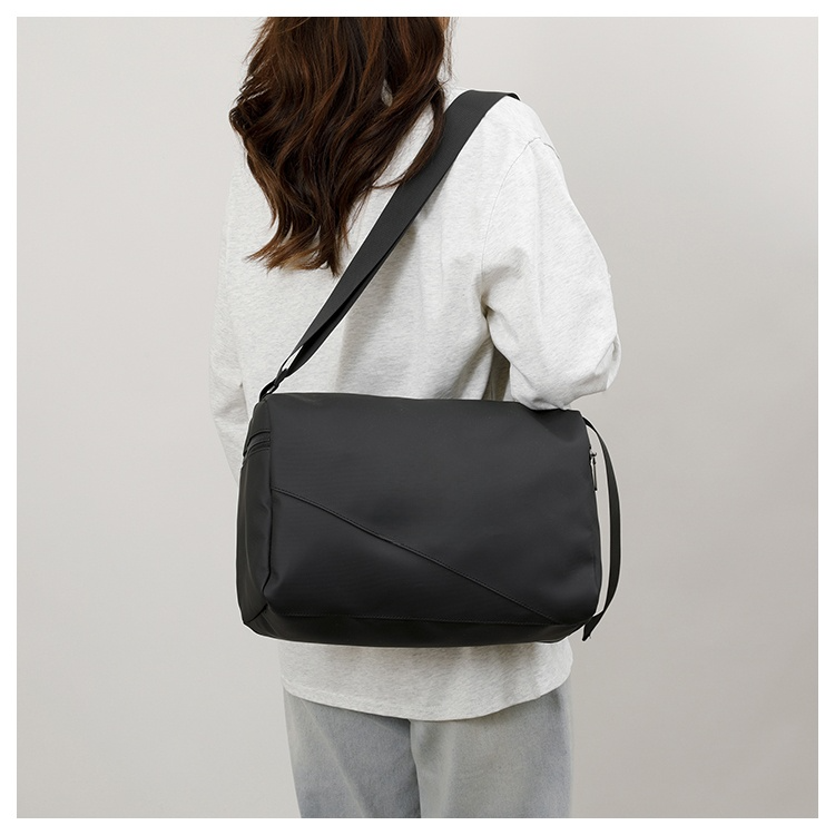 Men and Women with The Same New Fashion Joker Leisure Sports Large-capacity Wide Shoulder Strap Crossbody Bag.