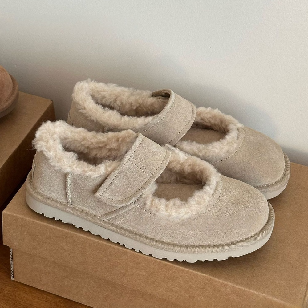 Women's new warm hook and loop fur integrated pumps.