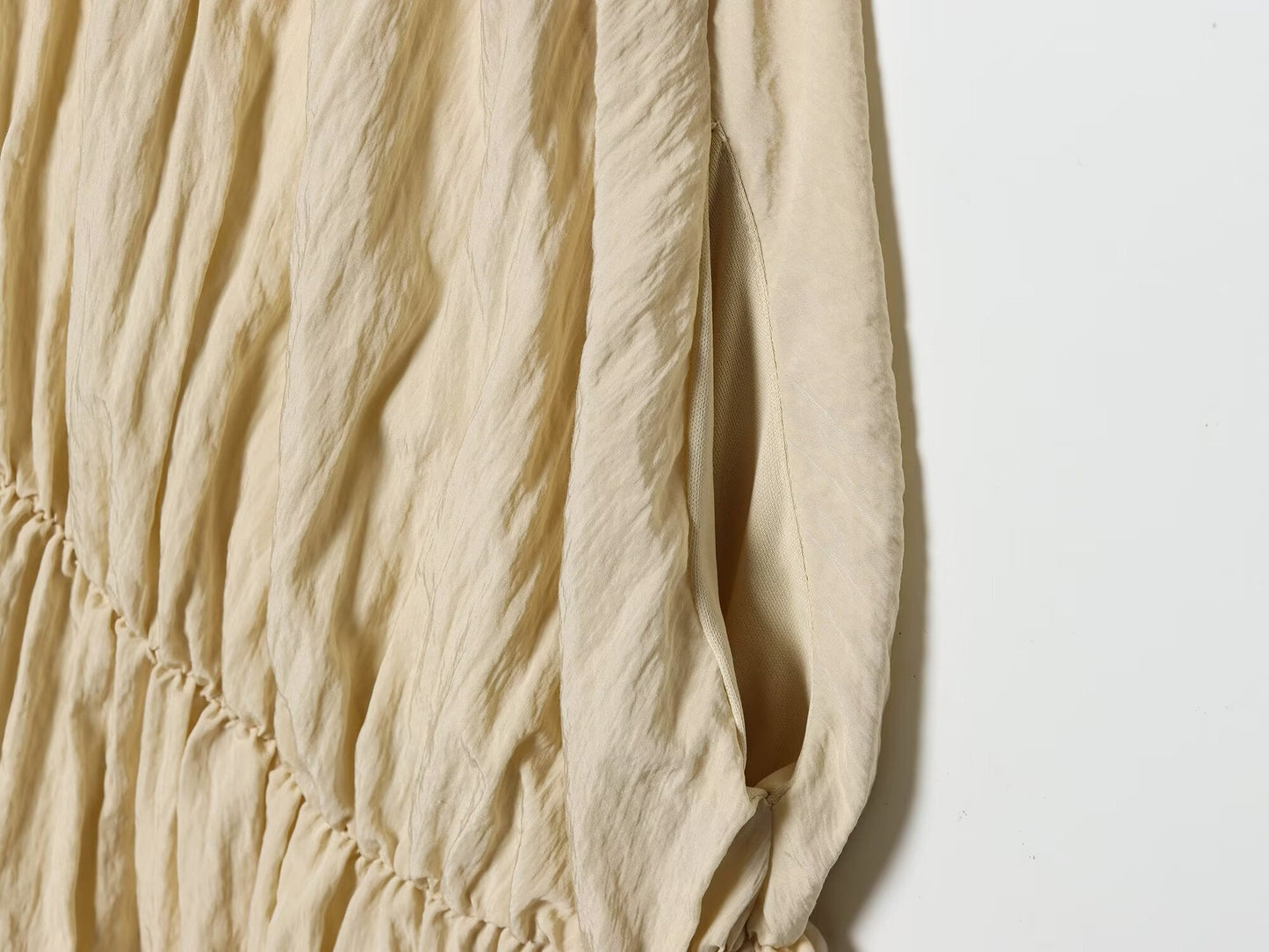 Women's balloon version pleated mini dress
