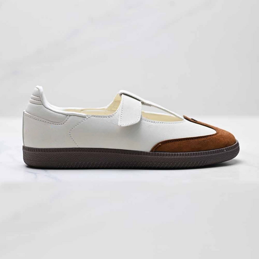 Women's new leisure hollow hook and loop design casual shoes have a shoe box.