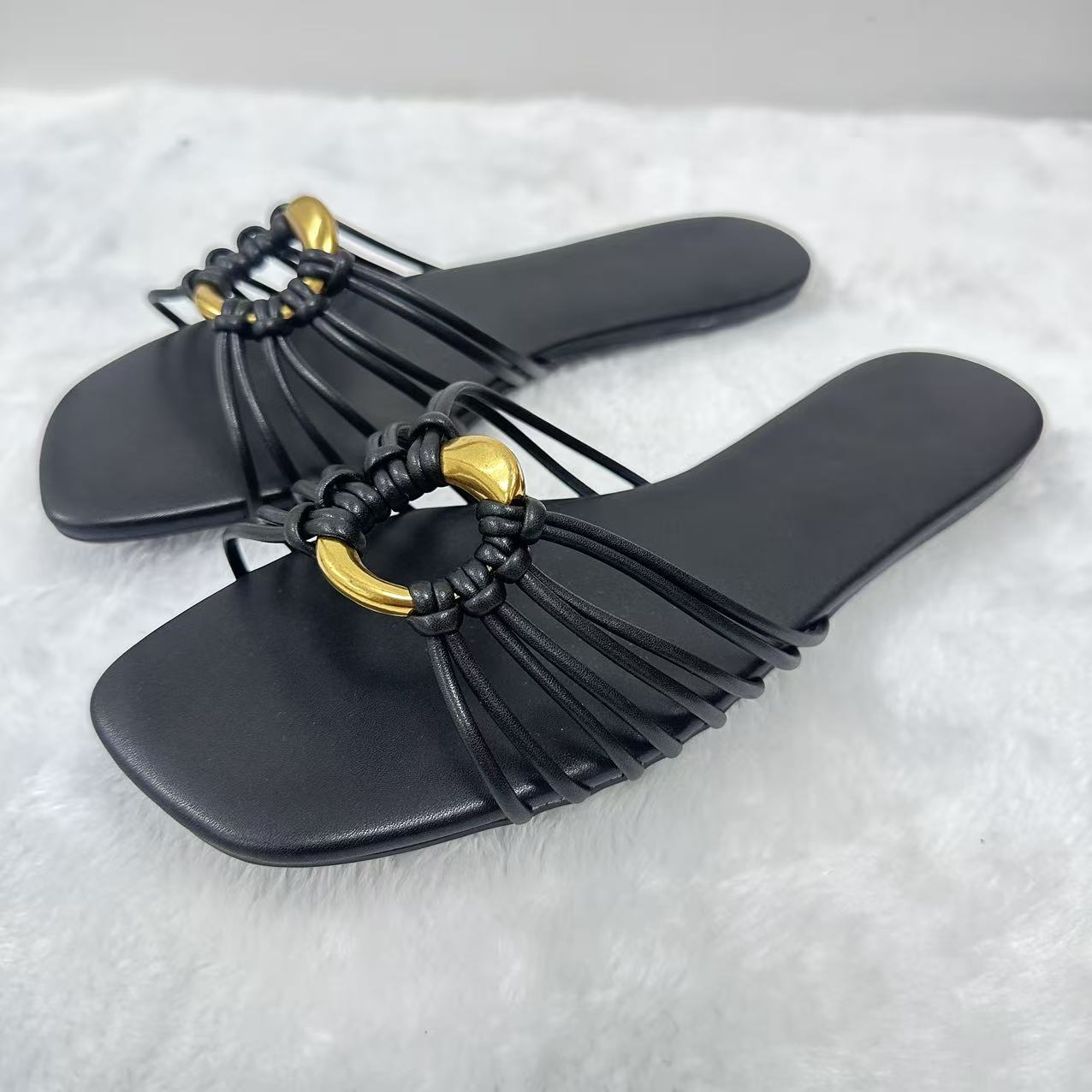 Women's new fashion thin metal round buckle strap sandals.