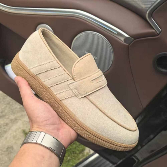 Women's new leisure and comfortable loafers have a shoe box