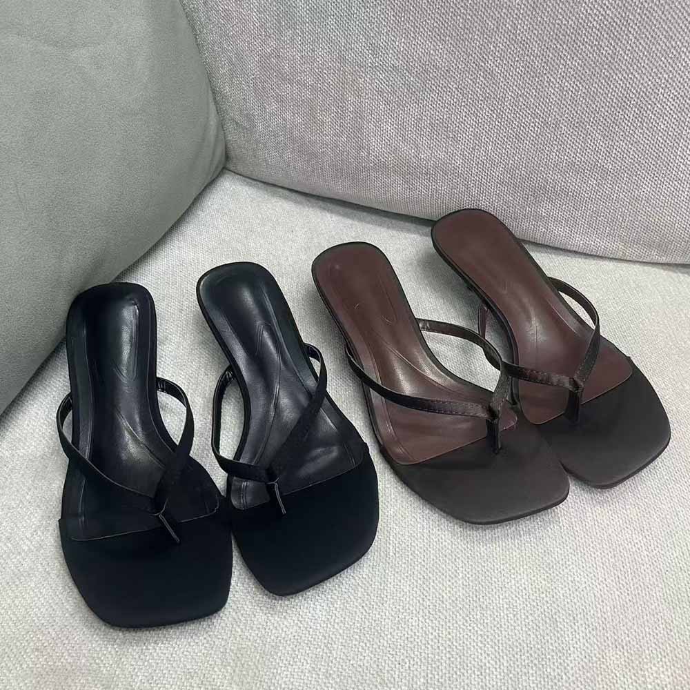Women's new fashion square head, short heel and thin toe, wearing sandals and slippers.