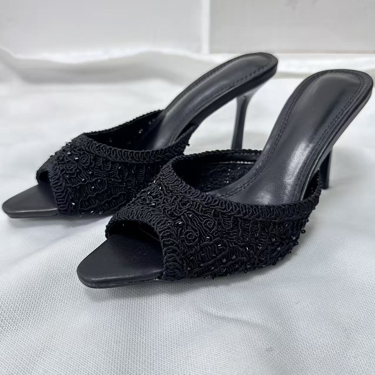 Women's new fashion fishmouth light studded stilettos.