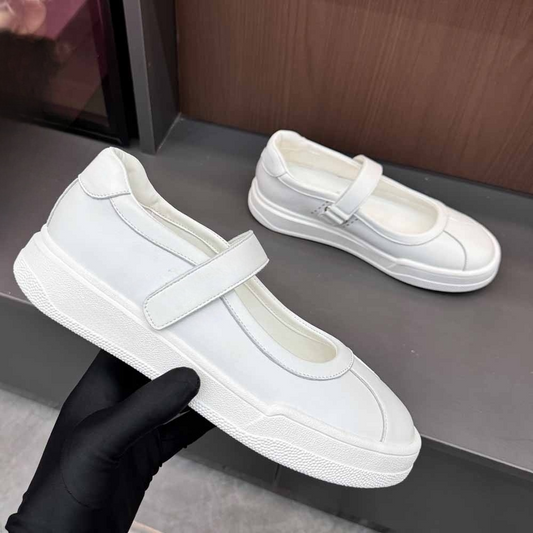 Women's new platform-heightening casual shoes have a shoe box