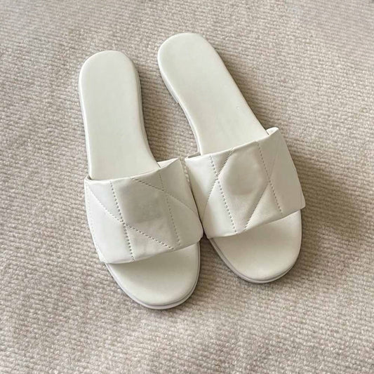Women's new fashion embroidered thin-soled slippers have a shoe box