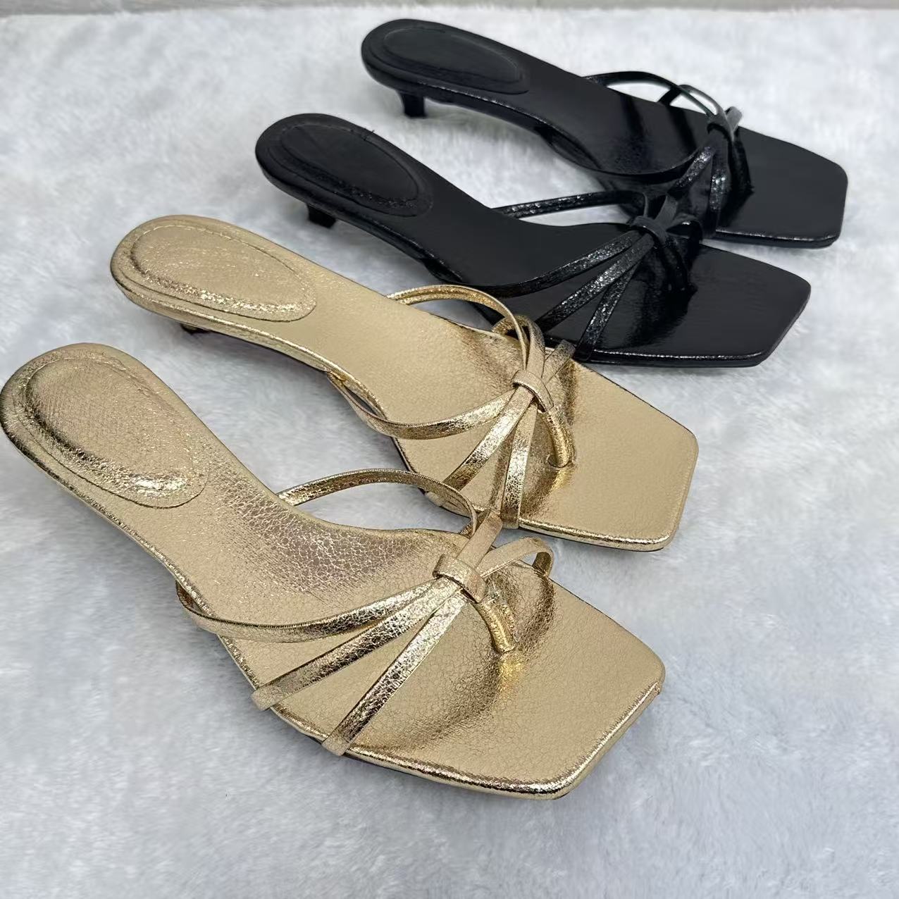 Women's new fashion high-heeled shoes with stiletto toe slippers.