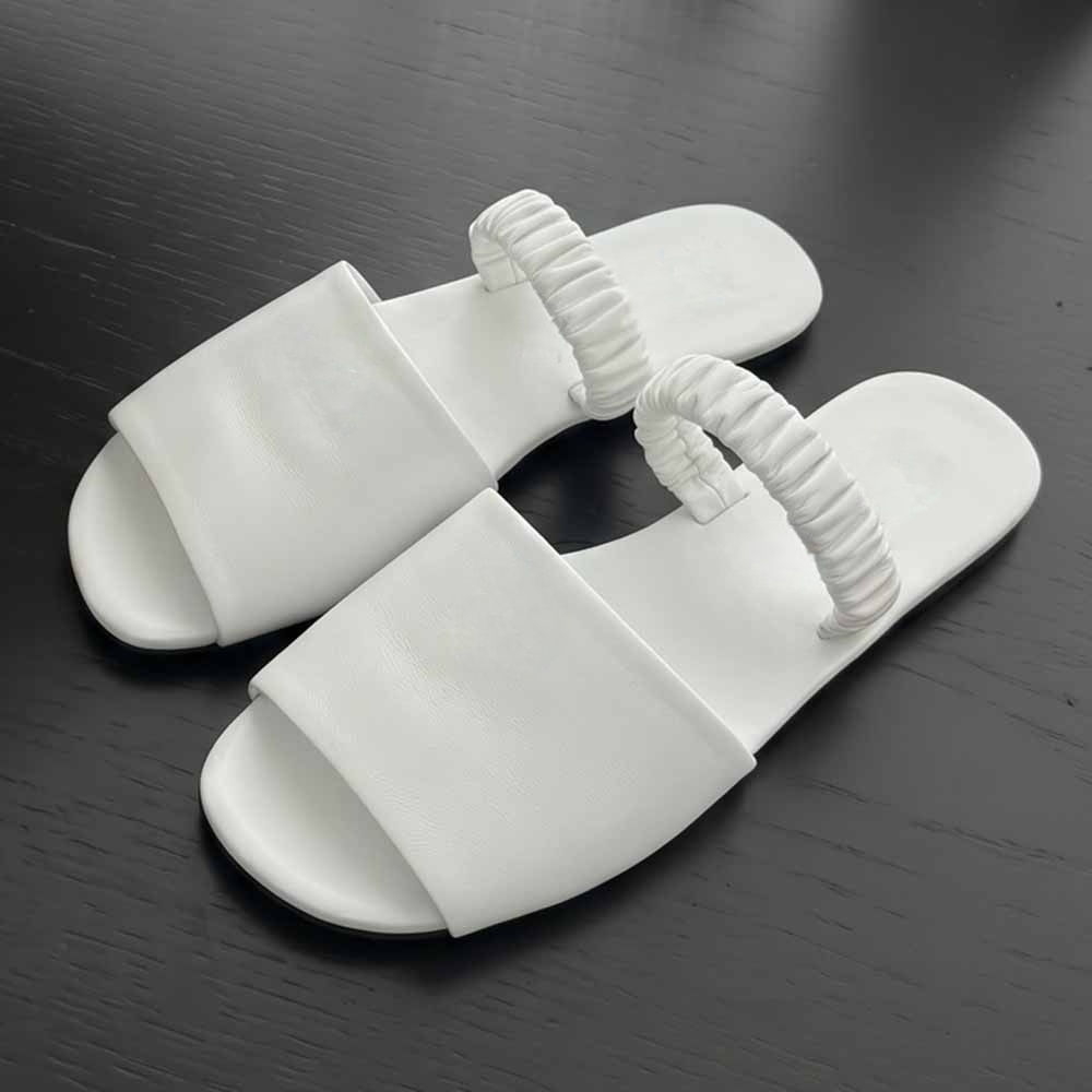 Women's new soft-soled beach sandals have a shoe box