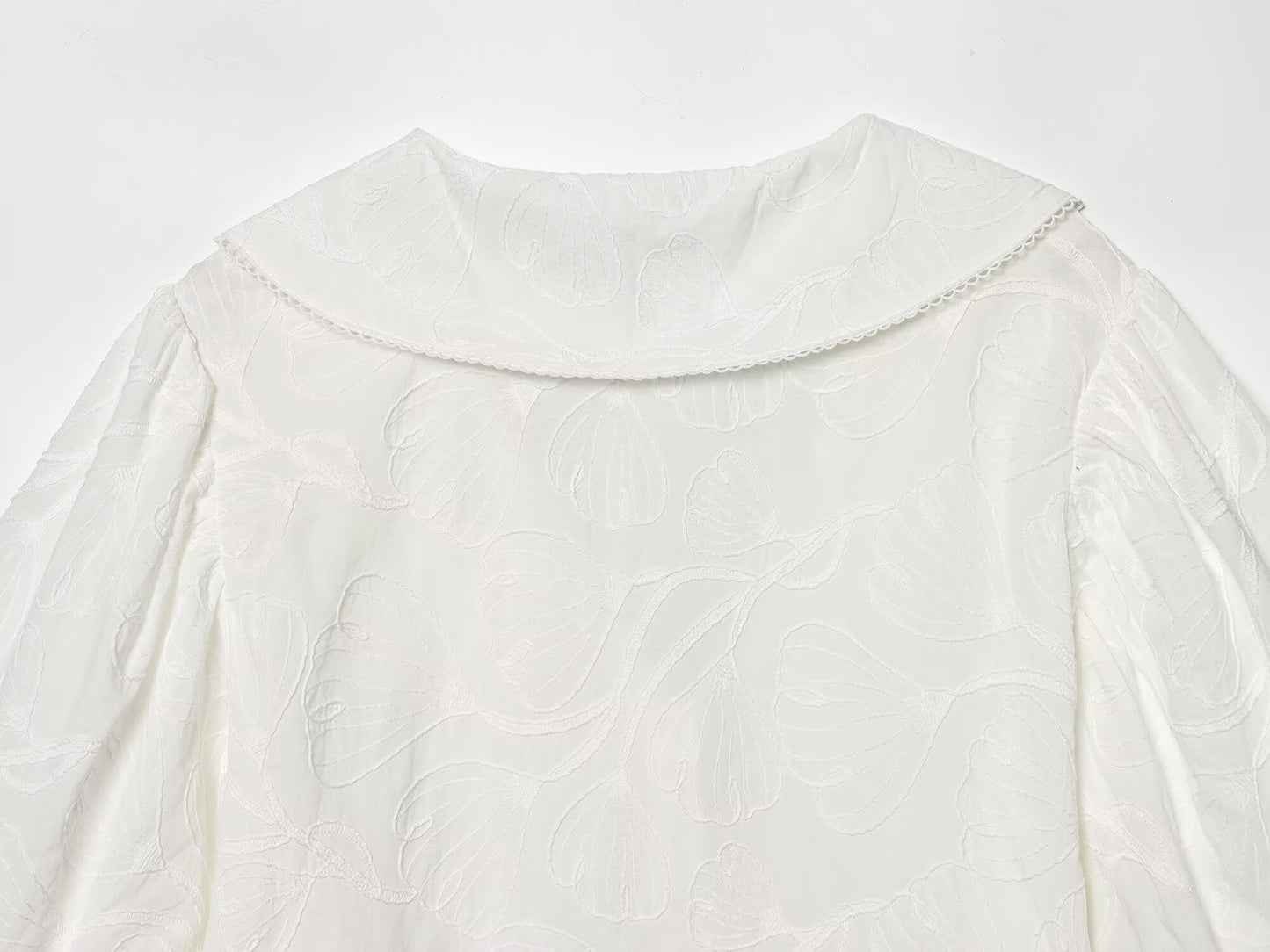 Women's new small round Neck embroidered shirt