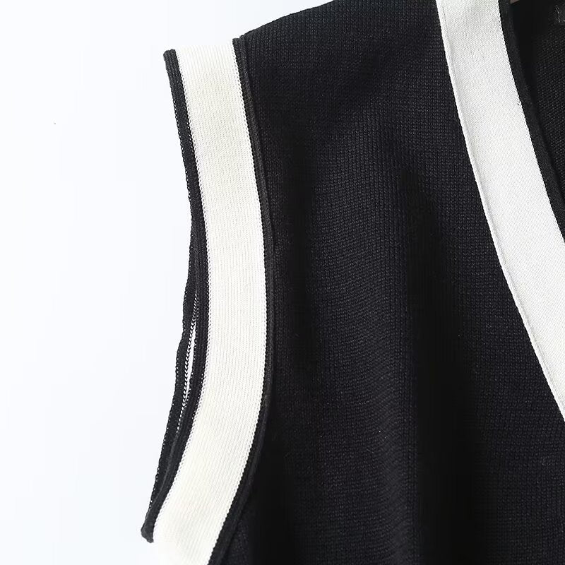 Women's Colorblock Detail Knit Vest