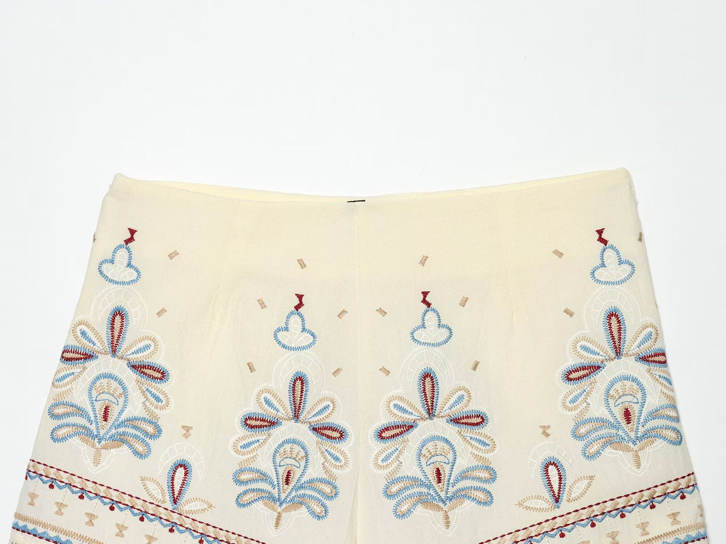 Women's embroidered linen blend shorts