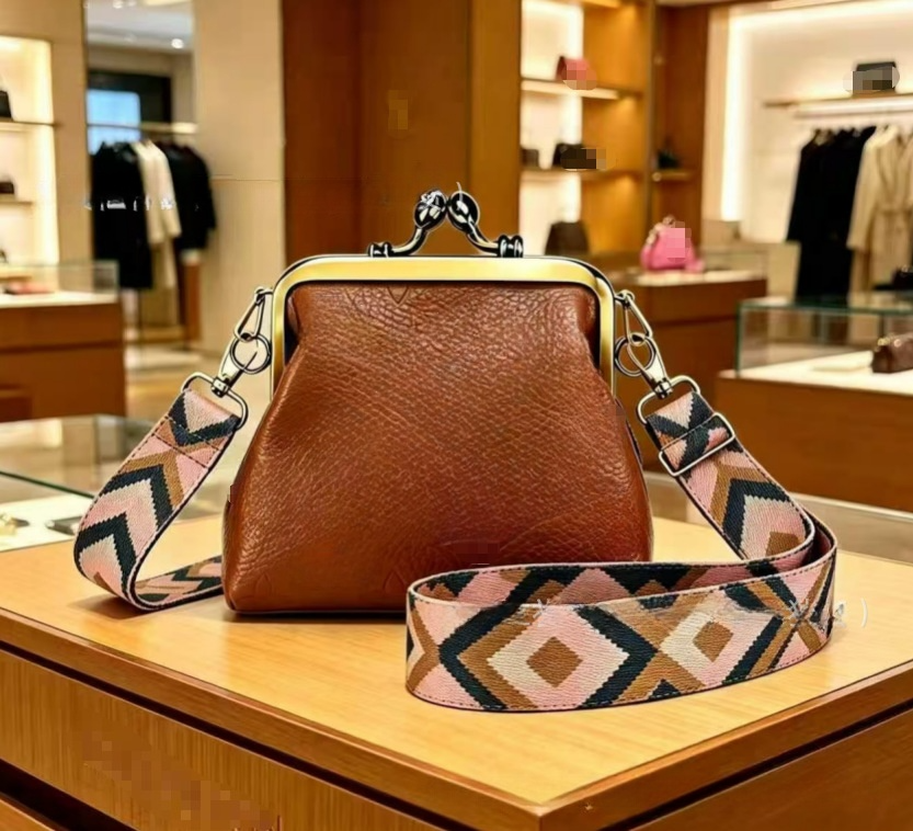 Women's new wide shoulder strap mini clip coin purse crossbody bag