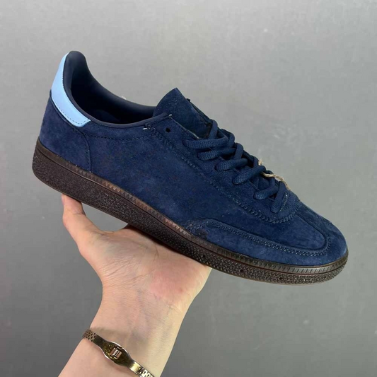 New casual classic retro casual sneakers sneakers have a shoe box