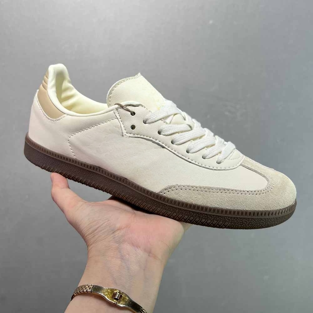 Women's new fashion classic light shoes have a shoe box