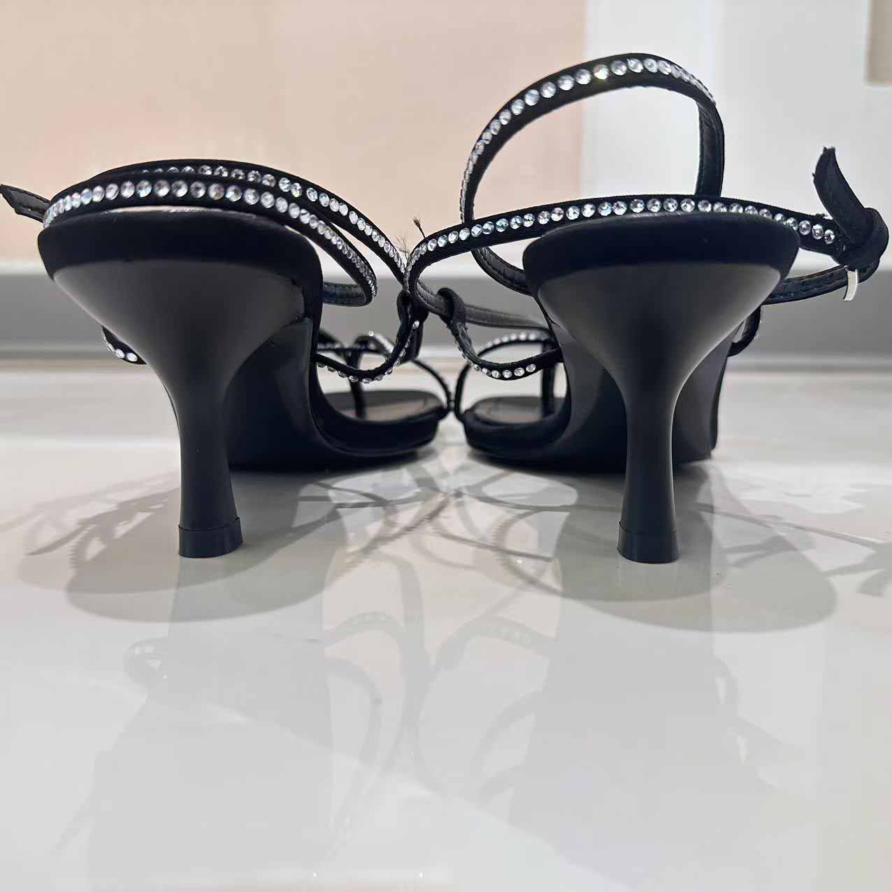 Women's New Fashion Joker Black Glossy Rhinestone Temperament Square Toe Clip with Stiletto Sandals.