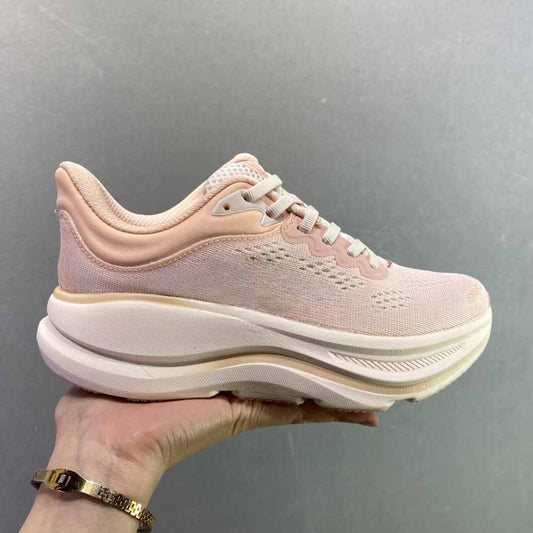 Women's new functional cushioning running shoes have a shoe box