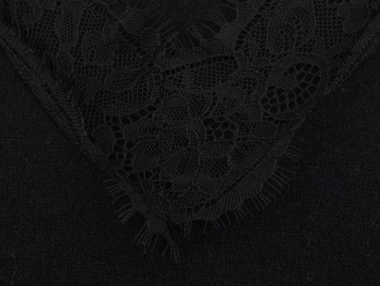 Women's lace decorated loose V-neck knitted sweater