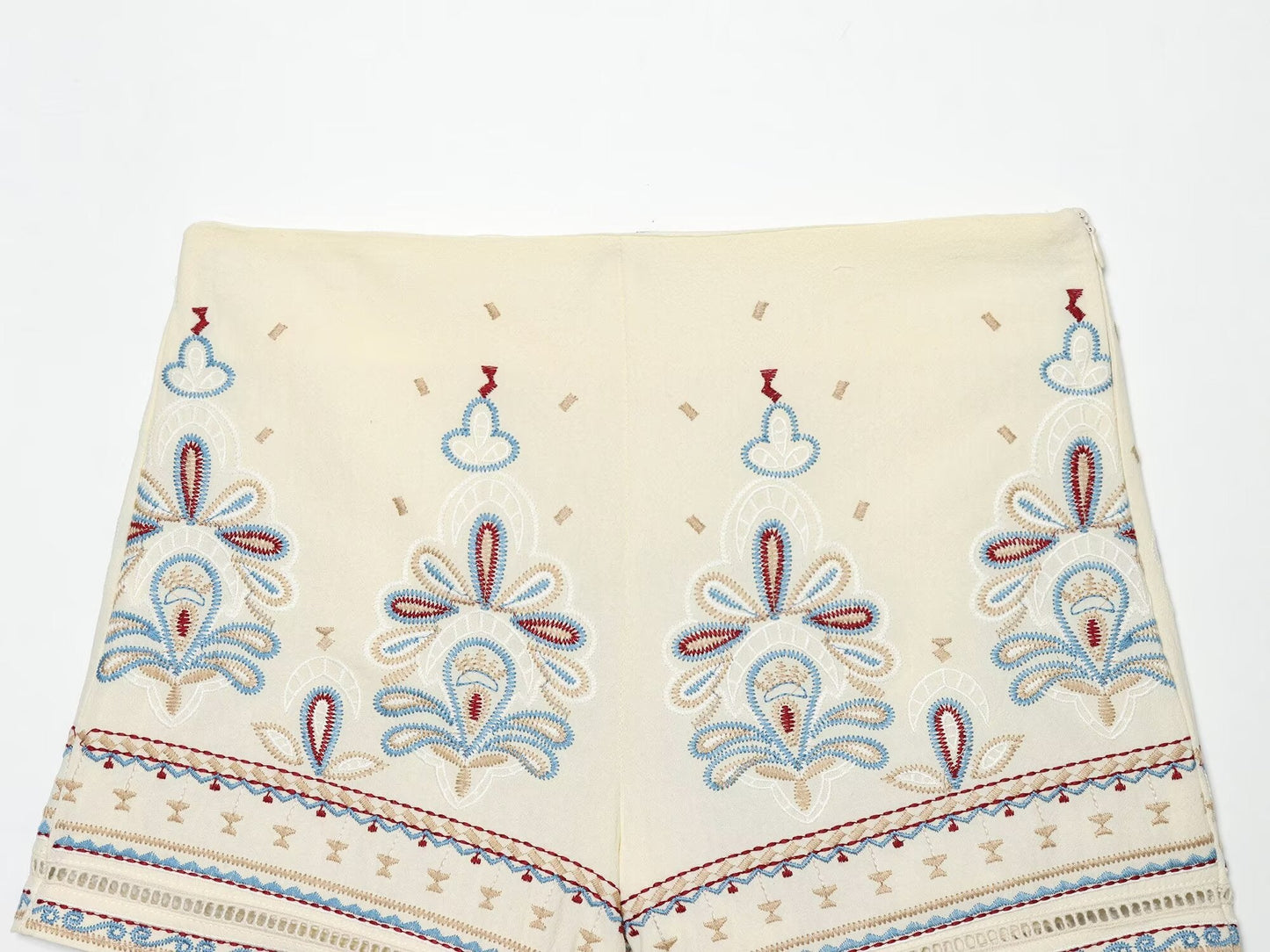 Women's embroidered linen blend shorts