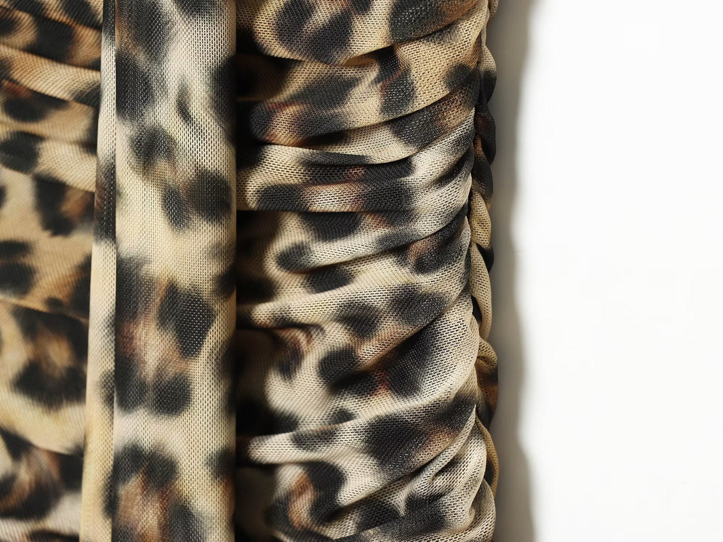 Women's scarves decorated animal print pleats dress
